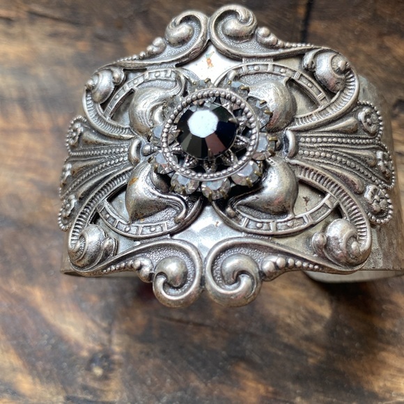 Hammered metal bracelet cuff - Picture 9 of 9